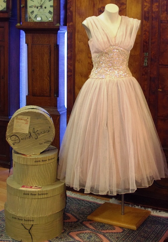 Vintage Clothing, Fashion & Textiles Barsby Auctions Find Lots Online